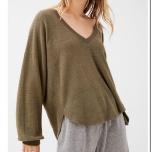 UO Lilith Cozy V-Neck Top